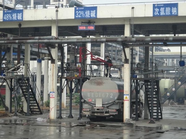 風從虎，雨從龍，大大來了雨迎接！興發牛，大壩壯，主席來了宜昌亮！